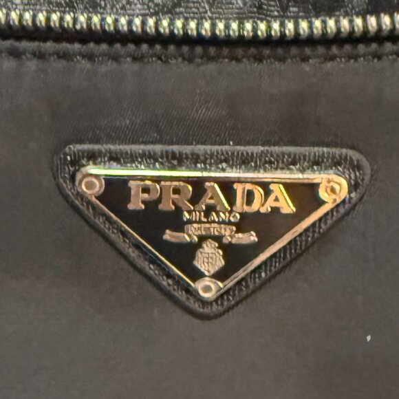 Prada Re-Nylon Enamel-Logo Belt Bag Unisex - Picture 6 of 8